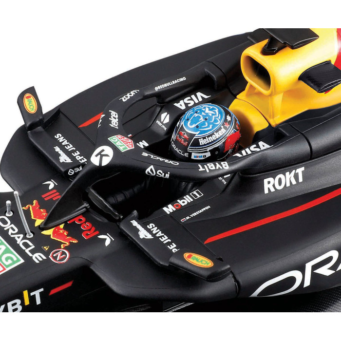 Bburago - модел на кола 1:24 - F1 Oracle Red Bull RB20 с каска